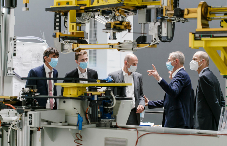 格劳博代表团参观格劳博在意大利的工厂