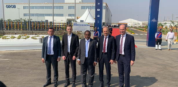 [Translate to cn:] GROB Indien Eröffnung 