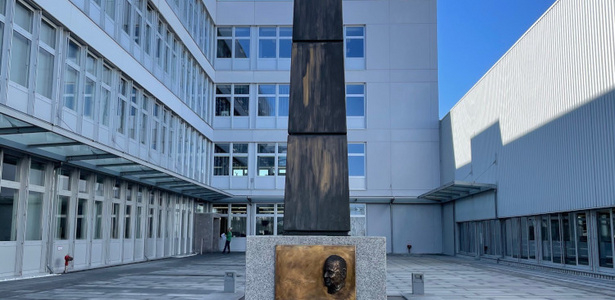 Obelisk Burkhart Grob